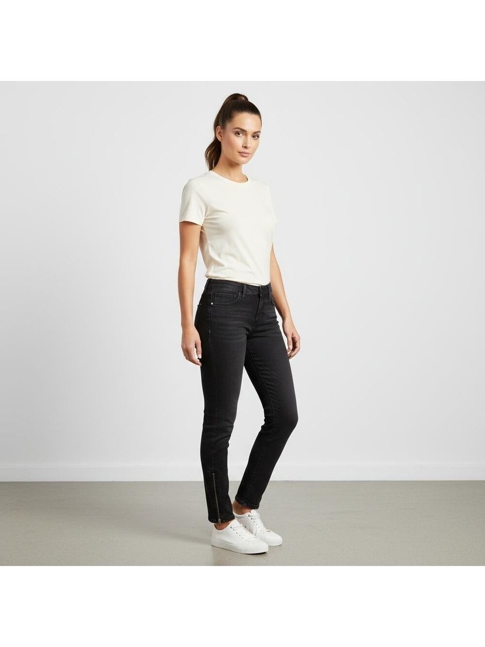 Athleta Black Zipped Ankle Jeans Size 4
